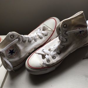 White converse sneaker, size 7